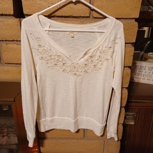 Aerie women's cream sweater. Size S/P. V-neck w/cute detailed design . G…